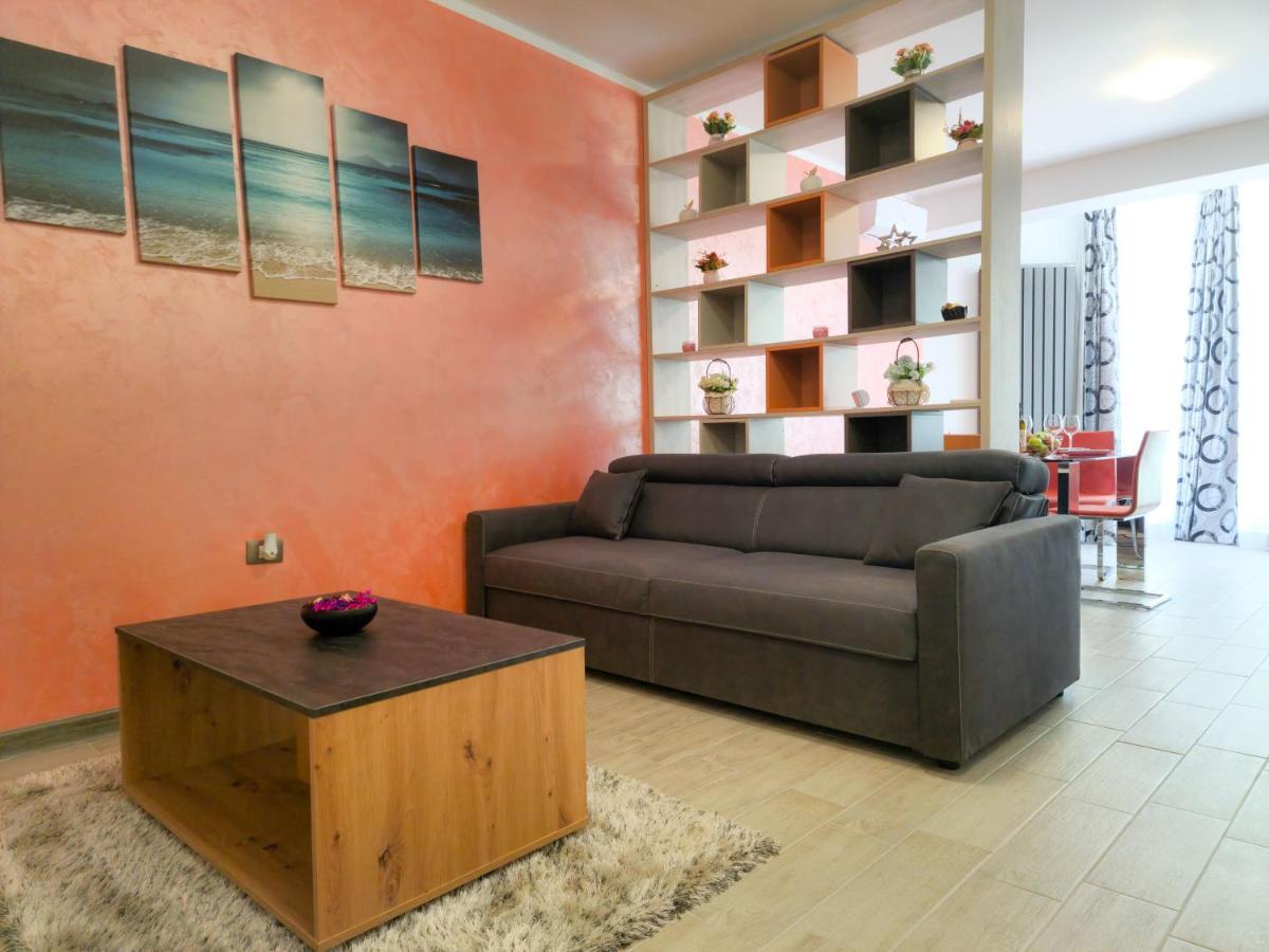 Appartamento Sole Alezzi Beach Năvodari Esterno foto