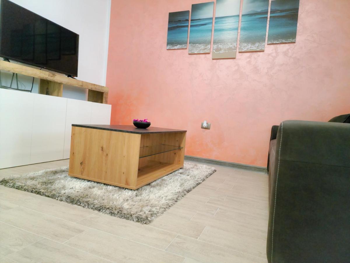 Appartamento Sole Alezzi Beach Năvodari Esterno foto