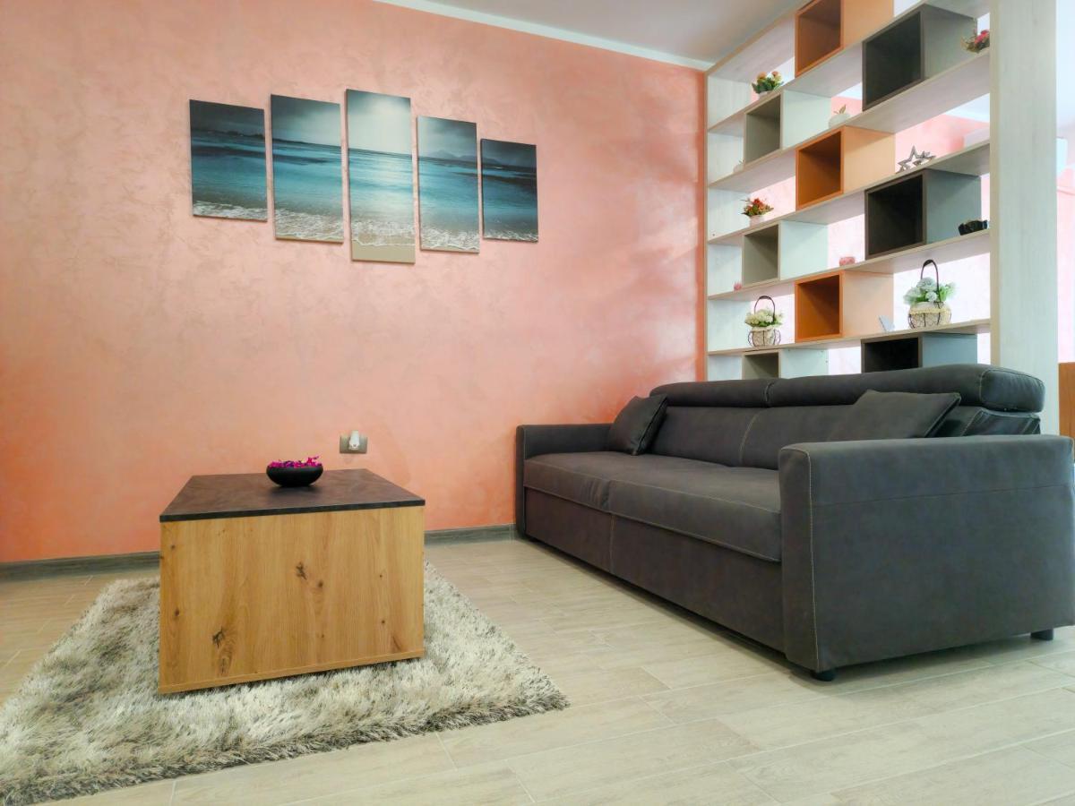 Appartamento Sole Alezzi Beach Năvodari Esterno foto